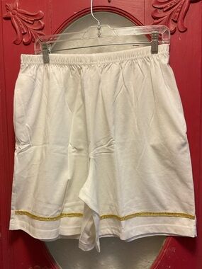 NOS Delta Burke, white resort shorts vintage gold trim
